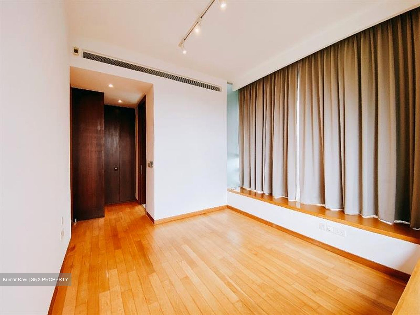 Nouvel 18 (D10), Condominium #585024251